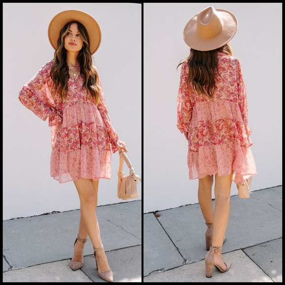 Vici Dresses & Skirts - EUC Vici Cosmo Floral Tiered Babydoll Dress